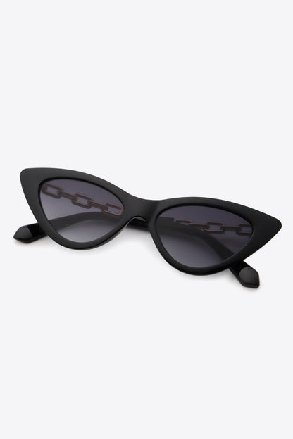 Cat-Eye-Sonnenbrille mit Kettendetail