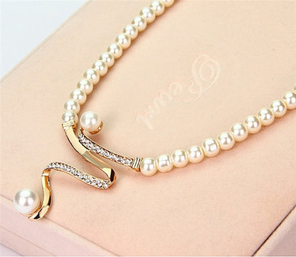 Karla | Handgemachter Perlenschmuck mit edlem Glanz