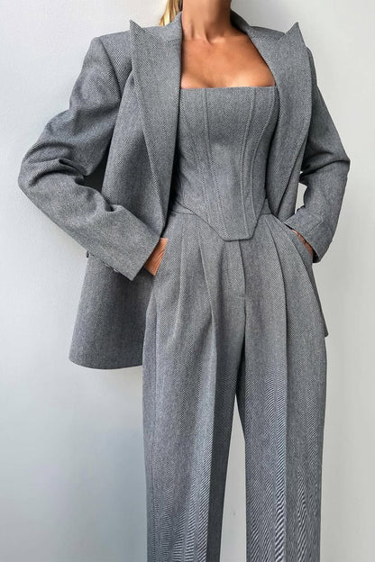 Dolce- Dreiteiliges Set mit doppelreihigem Blazer